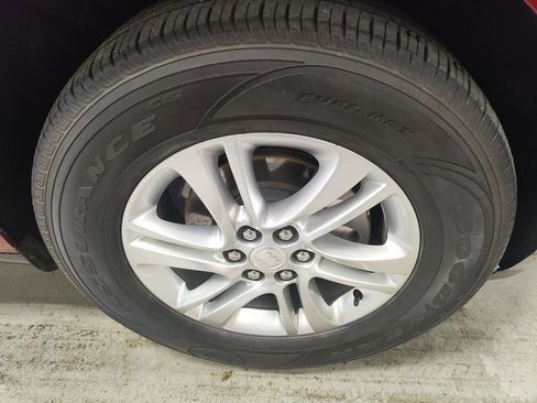 Used 2018 Buick Enclave Essence image 4