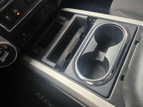 Used 2021 Nissan Titan SV w/ SV Convenience Package image 20