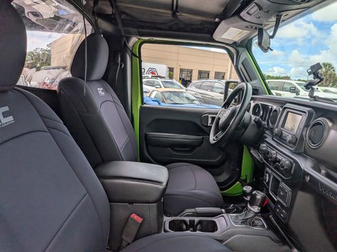Used 2018 Jeep Wrangler Sport AWD/4WD image 14