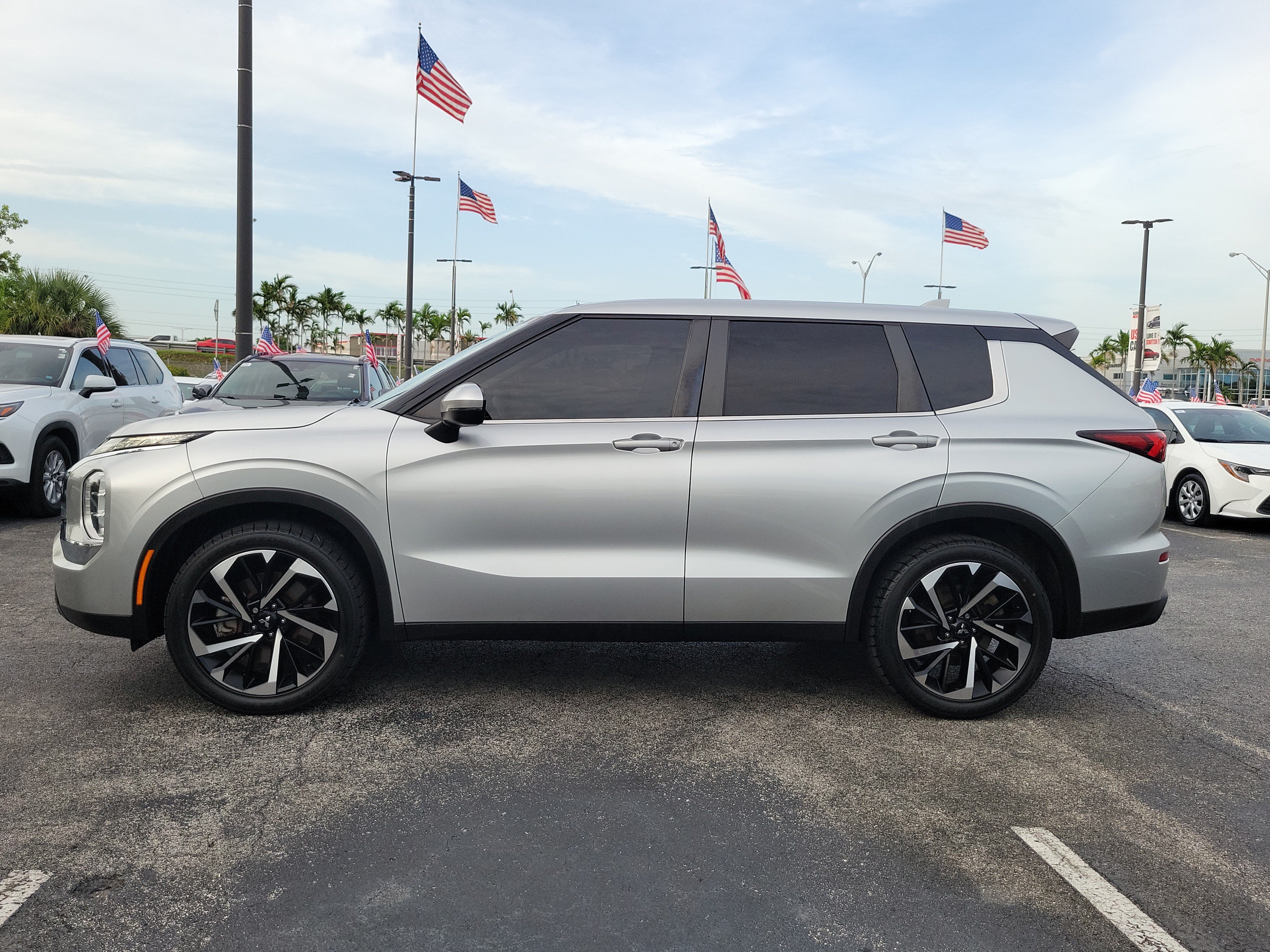 Used 2022 Mitsubishi Outlander ES FWD image 7