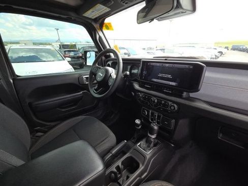 Used 2024 Jeep Wrangler Unlimited w/ Convenience Group AWD/4WD image 25