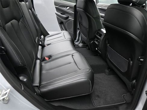 New 2025 Jeep Grand Cherokee Limited image 37