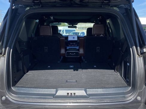 Used 2023 Ford Expedition Limited image 13