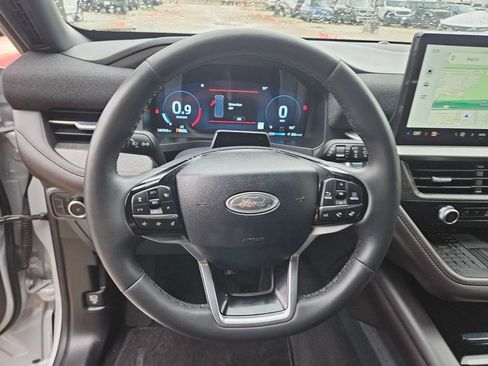 Used 2025 Ford Explorer Platinum w/ LUX Leather Package AWD/4WD image 18