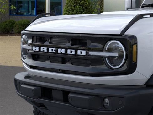 New 2025 Ford Bronco Outer Banks w/ Sasquatch Package image 19
