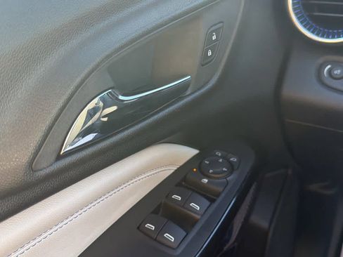 Used 2024 Chevrolet Trax LT FWD image 17