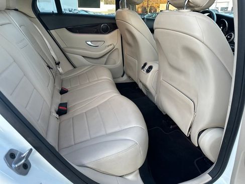 Used 2022 Mercedes-Benz GLC 300 image 32