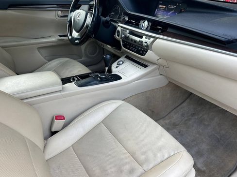 Used 2015 Lexus ES 350 w/ Premium Package FWD image 14