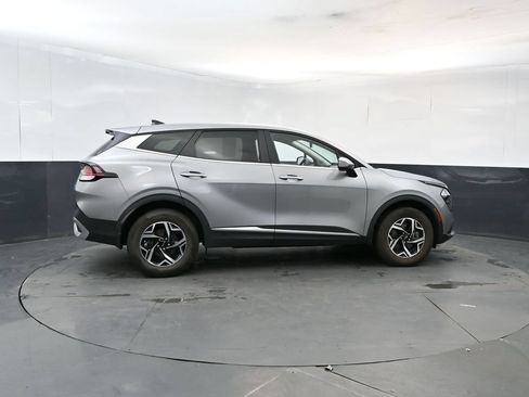 Used 2023 Kia Sportage LX AWD/4WD image 6