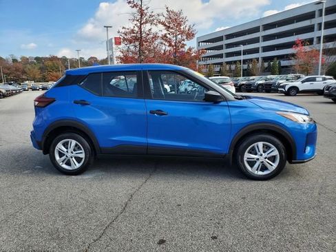 Certified 2025 Nissan Kicks Play S image 3