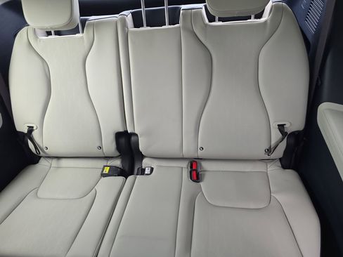 New 2026 Kia Carnival EX FWD image 18