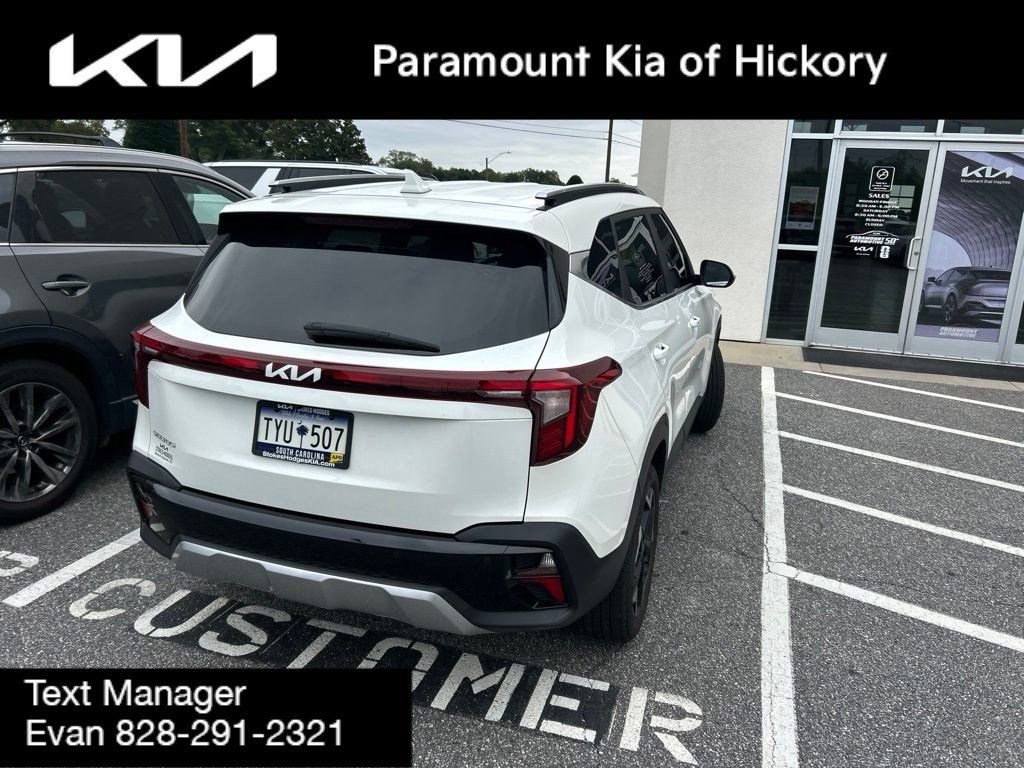 Used 2025 Kia Seltos EX w/ EX Sunroof Package FWD image 3