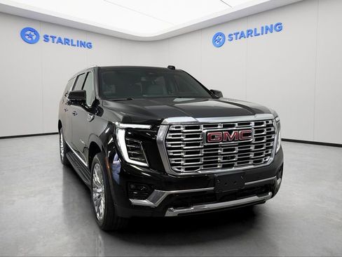 Used 2025 GMC Yukon XL Denali AWD/4WD image 14