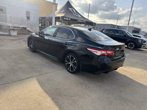Used 2020 Toyota Camry SE image 22
