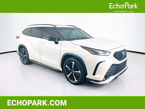 Used 2021 Toyota Highlander XSE FWD image 1
