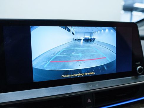 Used 2025 Toyota Prius XLE FWD image 24