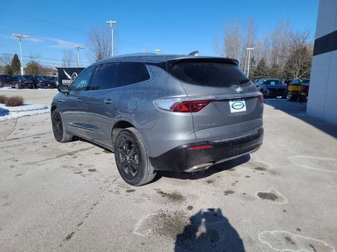 Used 2023 Buick Enclave Essence image 4
