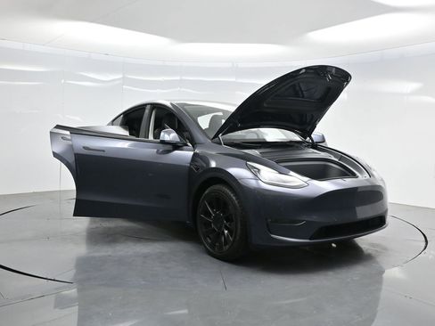 Used 2021 Tesla Model Y Long Range image 34