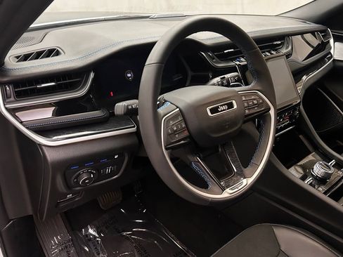 Used 2023 Jeep Grand Cherokee Trailhawk AWD/4WD image 11