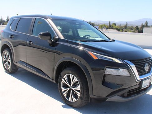Used 2023 Nissan Rogue SV FWD image 2