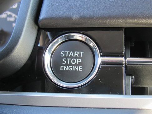 Used 2024 Mitsubishi Outlander ES image 16