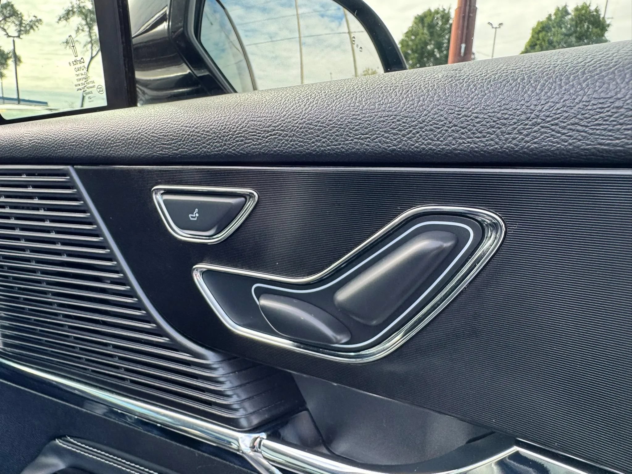 Used 2022 Lincoln Corsair AWD w/ Premium Package image 14