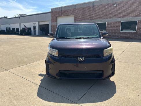Used 2012 Scion xB FWD image 2