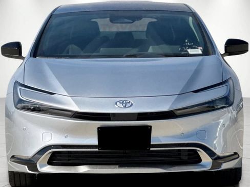 New 2027 Toyota Prius Plug-In Hybrid FWD image 7