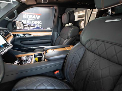 Used 2024 Jeep Grand Wagoneer Series III w/ Rear Seat Video Group 1 image 10