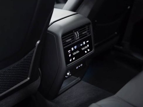Certified 2026 Porsche Cayenne AWD/4WD image 35