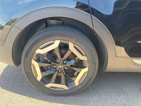 Used 2023 Kia Telluride EX w/ EX Captain's Chair Package image 9