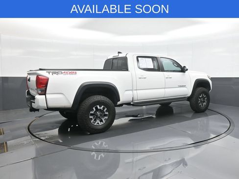 Used 2016 Toyota Tacoma TRD Off-Road w/ Premium & Technology Package AWD/4WD image 7