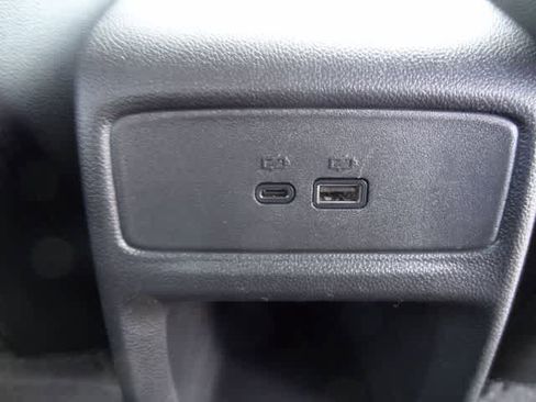 Used 2025 Chevrolet Trax LT image 10