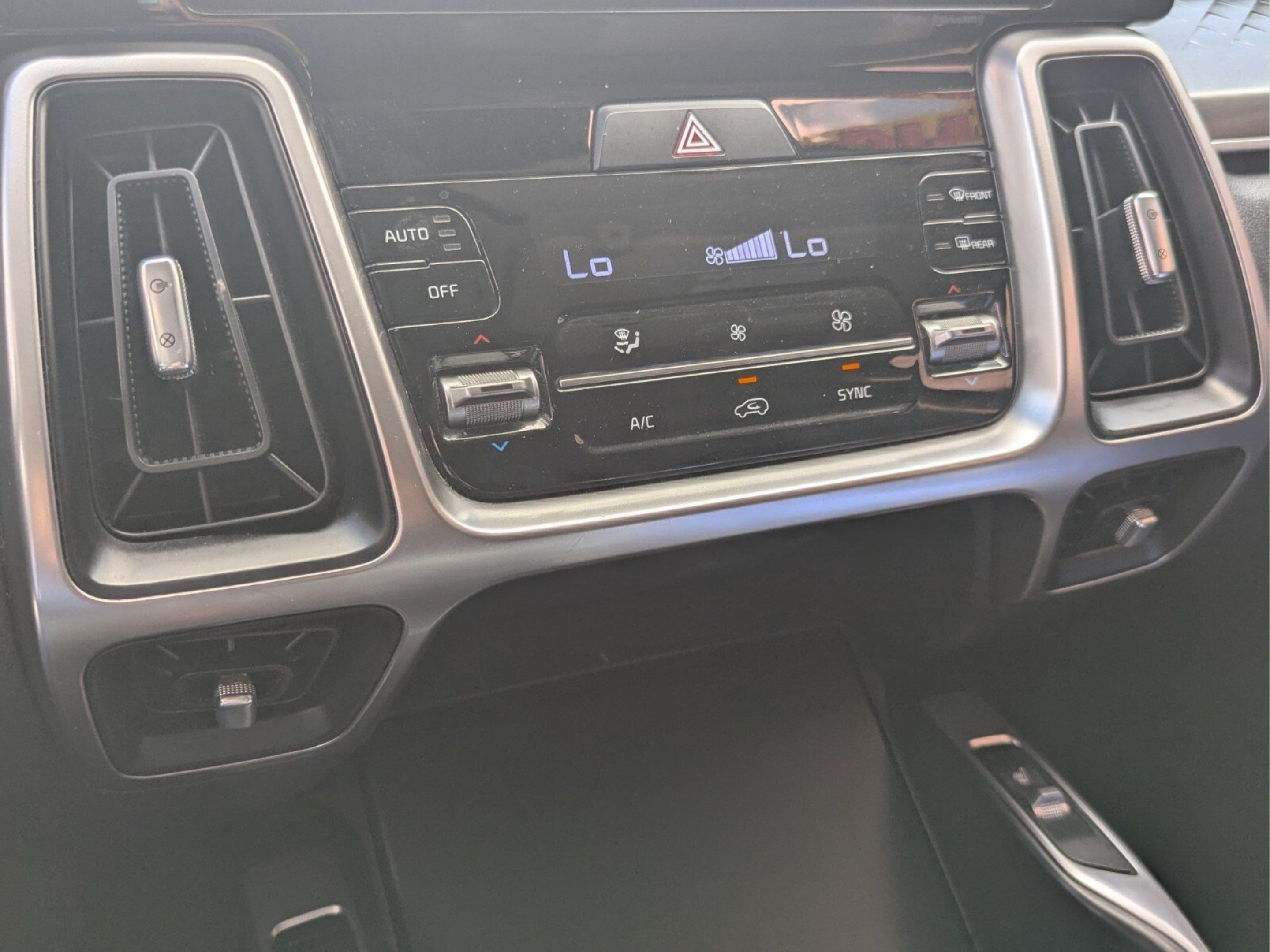 Used 2022 Kia Sorento S FWD image 20