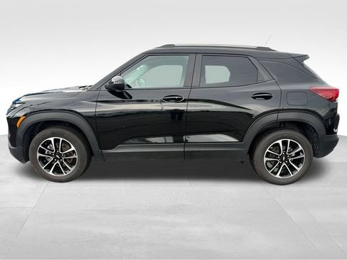 Used 2025 Chevrolet TrailBlazer LT AWD/4WD image 2