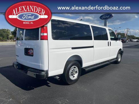 Used 2025 Chevrolet Express 3500 LT w/ LT Preferred Equipment Group RWD image 5
