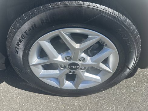 Used 2022 Kia Soul LX w/ Technology Package image 32