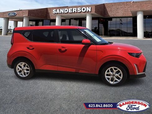 Used 2023 Kia Soul LX w/ Option Group 015 image 2