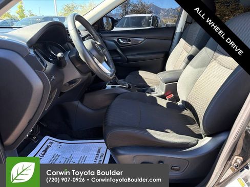 Used 2017 Nissan Rogue SV AWD/4WD image 22