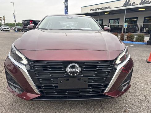Used 2025 Nissan Altima 2.5 SV AWD/4WD image 6