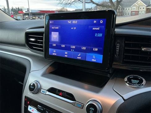 Used 2022 Ford Explorer XLT image 22