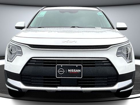 Used 2023 Kia Niro EX image 2