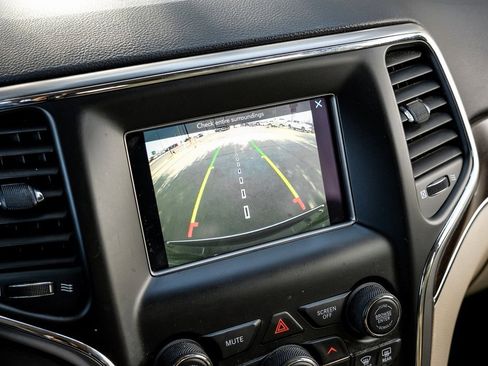 Used 2018 Jeep Grand Cherokee Limited image 32