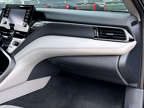 Used 2023 Toyota Camry SE image 19