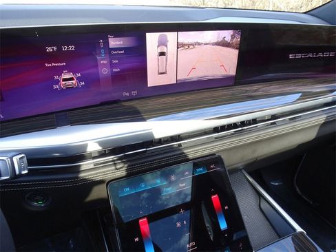 Certified 2025 Cadillac Escalade Premium Luxury w/ LPO, Floor Liner Package image 19