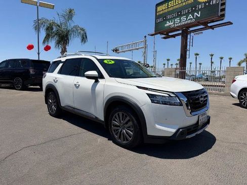Certified 2024 Nissan Pathfinder SL w/ SL Premium Package FWD image 1