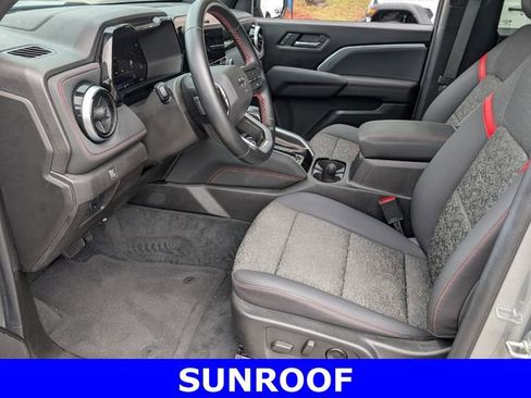 Used 2024 Chevrolet Colorado Z71 w/ Z71 Convenience Package 2 AWD/4WD image 5