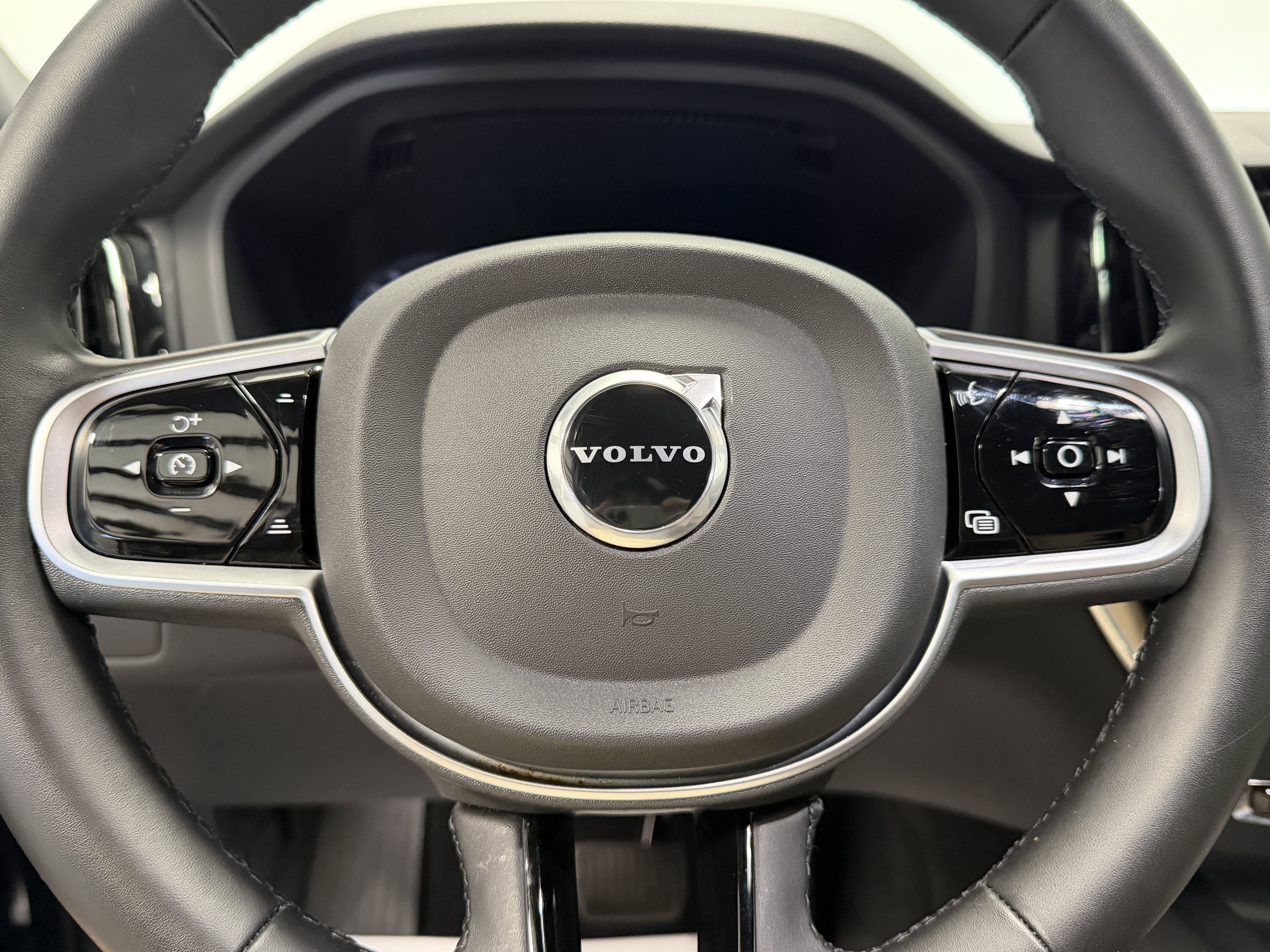 Used 2026 Volvo XC60 B5 Plus AWD/4WD image 15