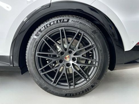 New 2026 Porsche Cayenne GTS image 33