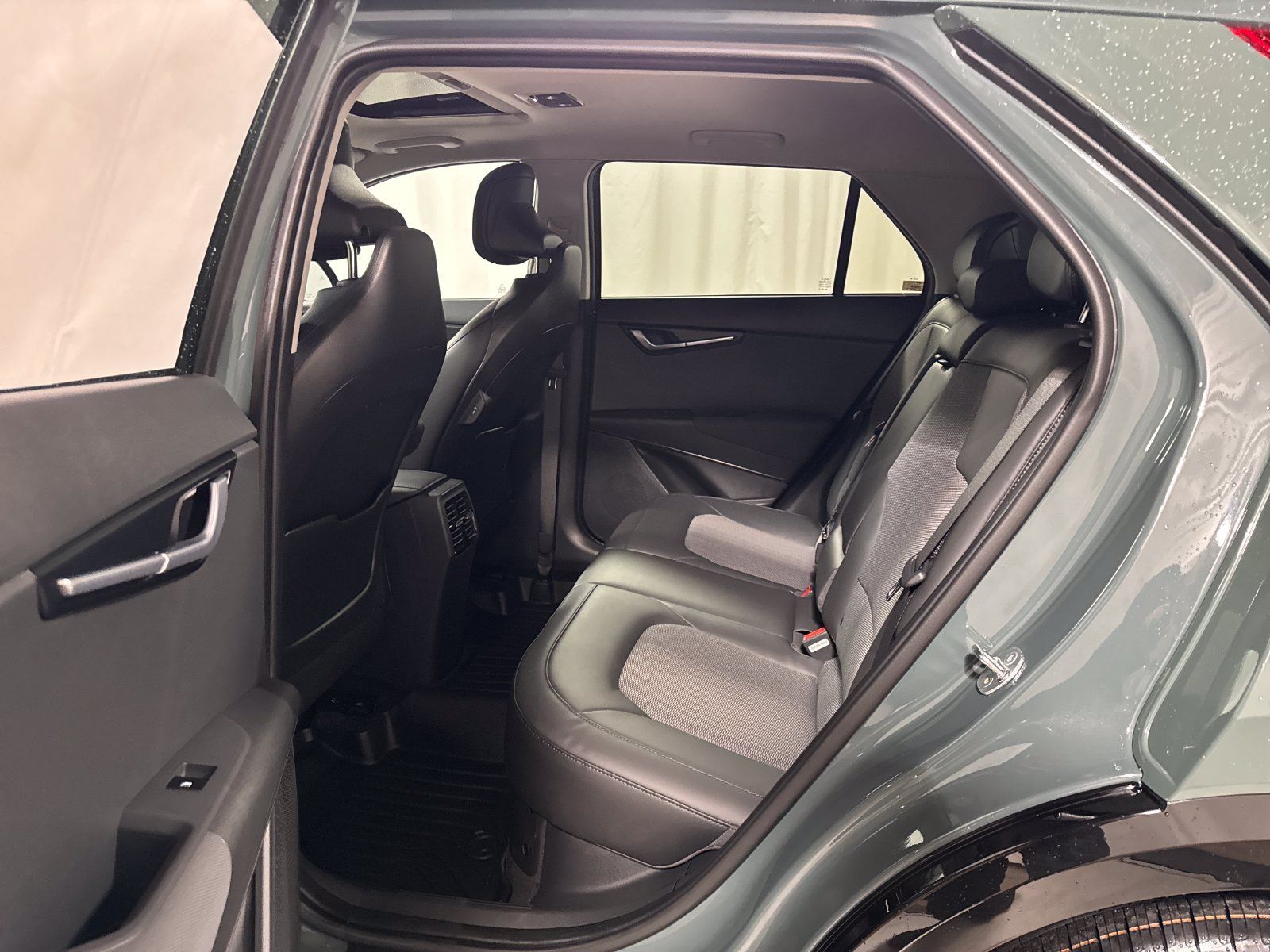 Used 2023 Kia Niro EX Touring FWD image 5